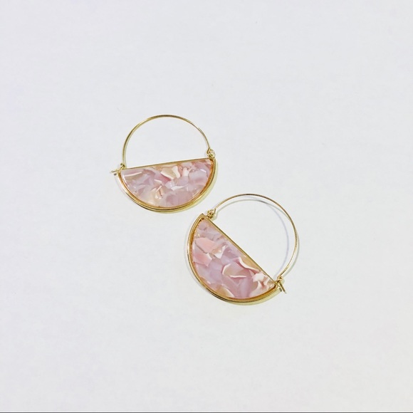JENNY HALF CIRCLE HOOP DROP PINK PEARL EARRINGS - Picture 4 of 5